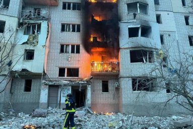 Харьковщина под огнем: обстрелы разрушили дома, лицей и горсовет &ndash; об оперативной ситуации на 6 апреля