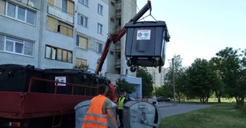 В Харькове завершают замену мусорных контейнеров
