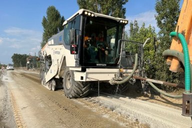  У Харківському районі ремонтують дорогу 
