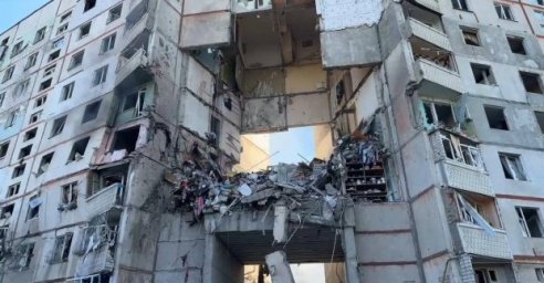 У Харкові демонтують пошкоджені обстрілами будинки