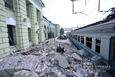 Масована атака на Лозову: зруйновано вокзал і депо, загинули двоє людей