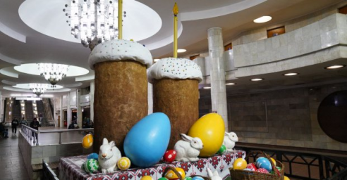 Станцию метро &laquo;Университет&raquo; украсили к Пасхе