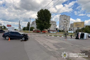 В Харькове столкнулись скорая помощь и легковушка: два человека пострадали в результате ДТП