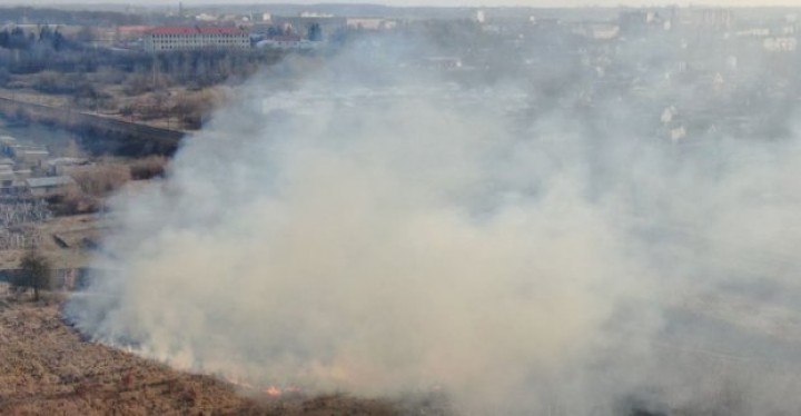 В Харькове продолжается локализация последствий удара по нефтебазе