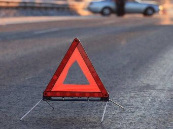 Автоледи на Lexus насмерть сбила пешехода на трассе Киев-Харьков