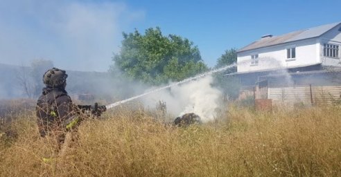  Из-за обстрелов харьковские спасатели ликвидировали восемь пожаров 