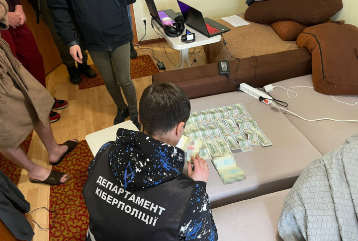 Продолжил преступную деятельность за решеткой: в онлайн-мошенничестве правоохранители разоблачили заключенного Харьковского следственного изолятора