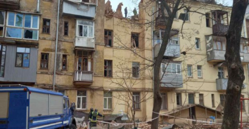 &laquo;Водоканал&raquo; восстанавливает сети в пострадавшем от ночного обстрела доме