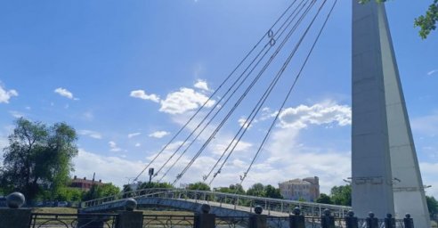 У сквері &laquo;Стрілка&raquo; відремонтують пішохідний міст