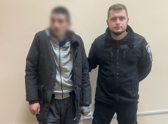 У Новобаварському районі Харкова поліцейські викрили чоловіка у скоєнні грабежу