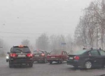 На ХТЗ два ВАЗа не поделили перекресток (ФОТО)