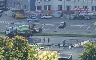 В Харькове произошло ДТП с бетономешалкой (ФОТО, ВИДЕО)