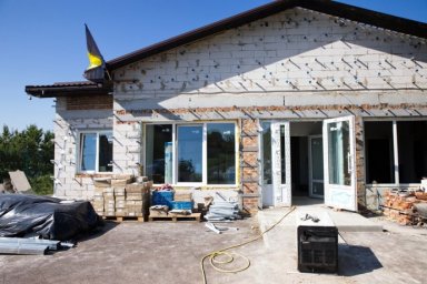 В селе Русская Лозовая восстанавливают амбулаторию после вражеских обстрелов