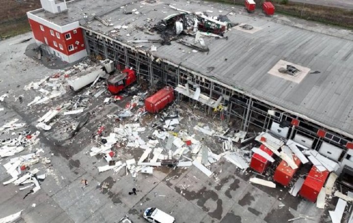 Як виглядає термінал "Нової пошти" під Харковом після удару РФ. (ФОТО, ВІДЕО)