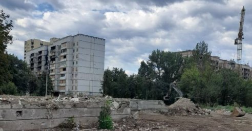 У Харкові демонтували дві зруйновані багатоповерхівки, готують нові роботи