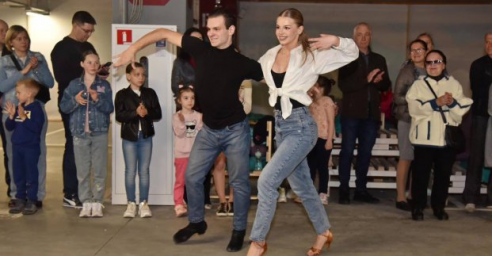 Для харьковчан провели мастер-класс по бальным танцам