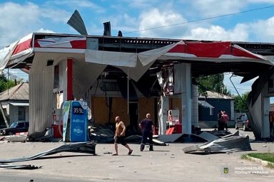 Атаки по Харьковщине: 15 человек пострадали из-за обстрелов, поврежденных домов, АЗС и гражданских объектов