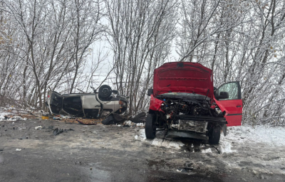 ДТП у Змієві: двоє постраждалих госпіталізовано після зіткнення авто