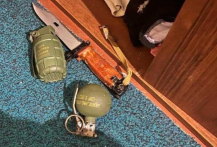 Полицейские обнаружили и изъяли у домашнего обидчика гранаты и штык-нож