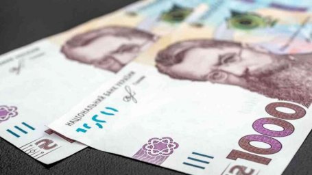 Кому з ВПО продовжать виплати на півроку