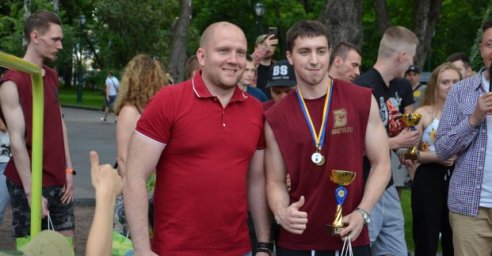 В саду Шевченко прошли соревнования по воркауту